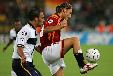 足球中超球队旅程曝光，航班延误引不满